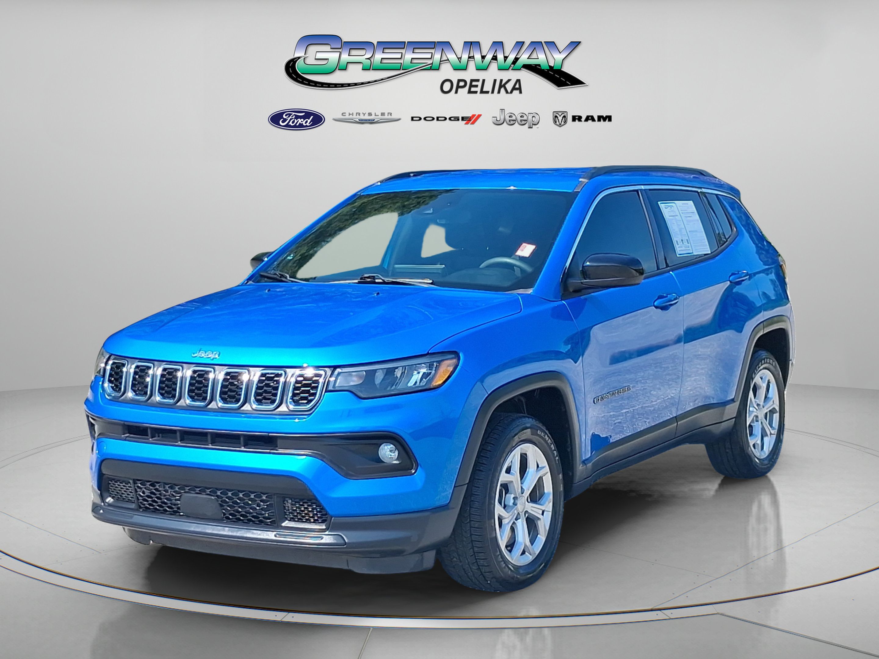 Used 2024 Jeep Compass Latitude AWD/4WD image 3