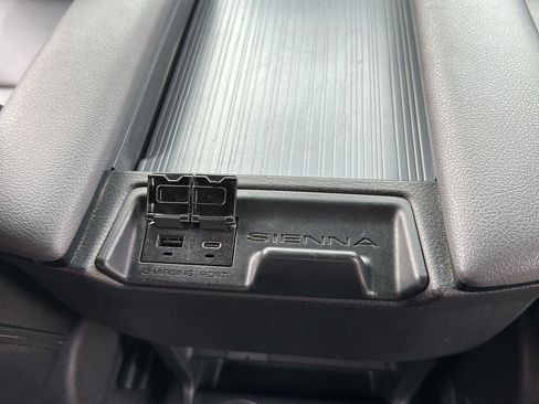 Used 2022 Toyota Sienna XSE w/ XSE Plus Package image 24