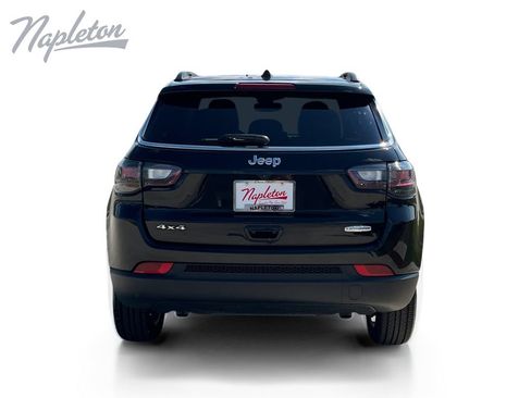 Used 2023 Jeep Compass Latitude w/ Sun and Sound Group AWD/4WD image 4