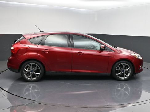 Used 2014 Ford Focus SE w/ Equipment Group 201A FWD image 8