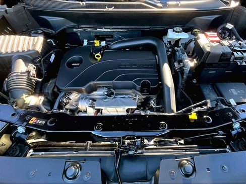 Used 2025 Chevrolet Equinox LT image 30