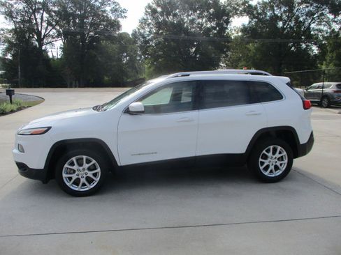 Used 2014 Jeep Cherokee Latitude w/ Comfort/Convenience Group FWD image 22