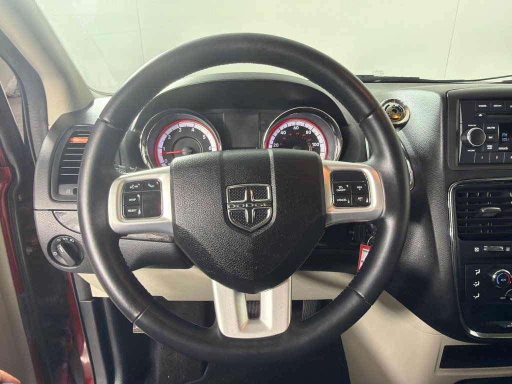 Used 2014 Dodge Grand Caravan SE w/ Quick Order Package 29E SE FWD image 12