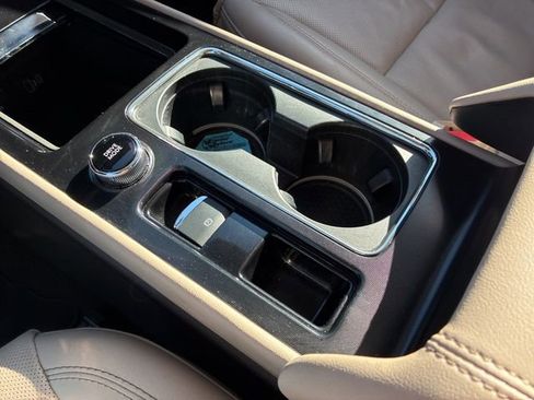 Used 2022 Lincoln Corsair Standard w/ Premium Package image 40