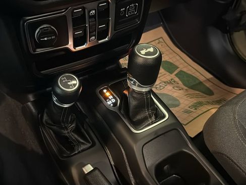 Used 2025 Jeep Wrangler Sport image 31