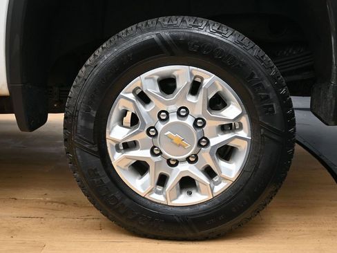 Used 2022 Chevrolet Silverado 2500 LT w/ Convenience Package image 12