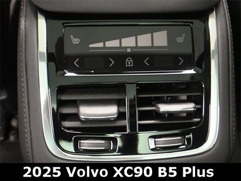 Used 2025 Volvo XC90 B5 Plus w/ Protection Package Premier image 23