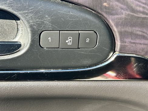 Used 2017 Buick Enclave Leather image 11