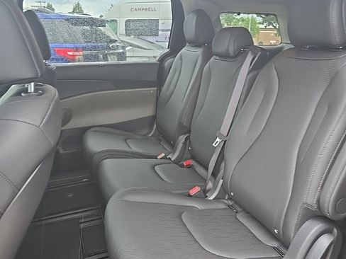 New 2026 Kia Carnival EX image 14
