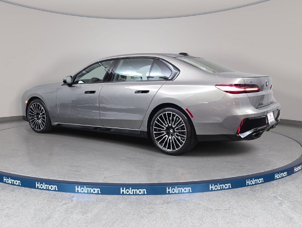 Used 2025 BMW 760i xDrive w/ Executive Package AWD/4WD image 8