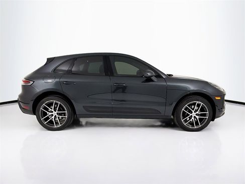 Certified 2025 Porsche Macan image 8
