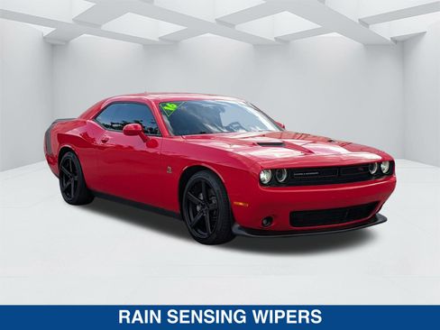 Used 2016 Dodge Challenger R/T Scat Pack w/ Leather Interior Group RWD image 3