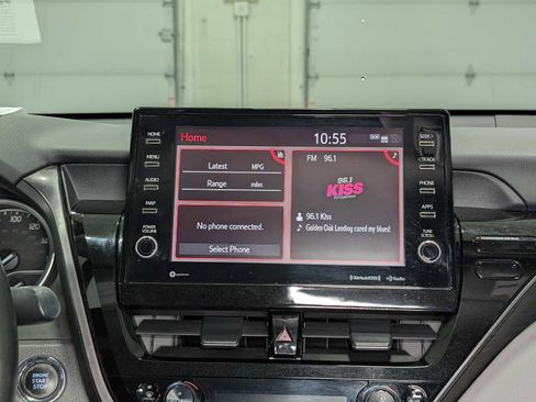 Used 2021 Toyota Camry XLE image 18