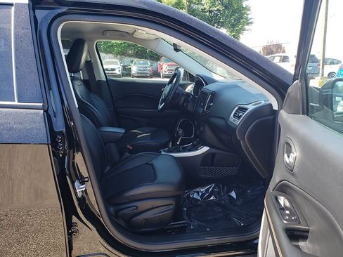 Used 2019 Jeep Compass Latitude w/ Cold Weather Group AWD/4WD image 19