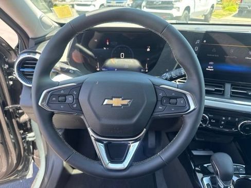 New 2026 Chevrolet Trax LT w/ LT Convenience Package FWD image 16
