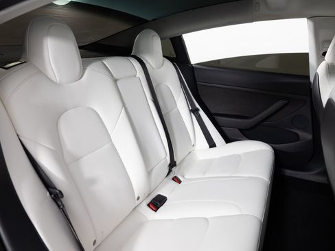 Used 2021 Tesla Model 3 Performance image 23