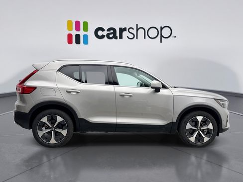 Used 2025 Volvo XC40 B5 Plus AWD/4WD image 6