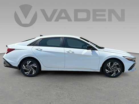 New 2025 Hyundai Elantra SEL image 4