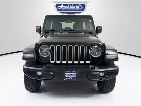 Used 2019 Jeep Wrangler Unlimited Sahara w/ Uconnect 4C Nav & Sound Group AWD/4WD image 2