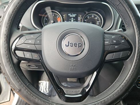 Used 2020 Jeep Cherokee Latitude Plus image 13