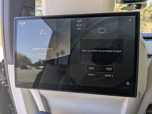 Certified 2025 Land Rover Range Rover SE image 26