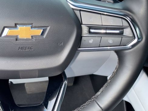 Used 2025 Chevrolet Suburban Premier RWD image 18
