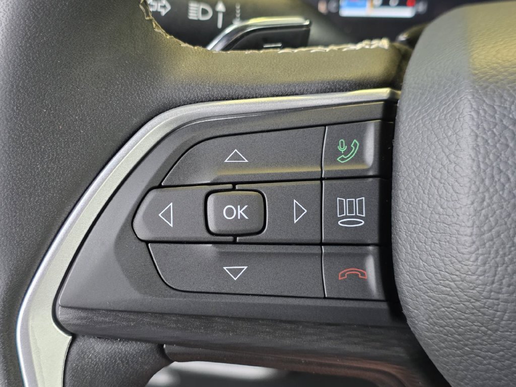 Used 2025 Jeep Grand Cherokee L Altitude RWD image 27