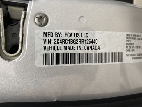Used 2024 Chrysler Pacifica Touring-L FWD image 29