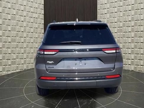 Used 2023 Jeep Grand Cherokee Altitude AWD/4WD image 6