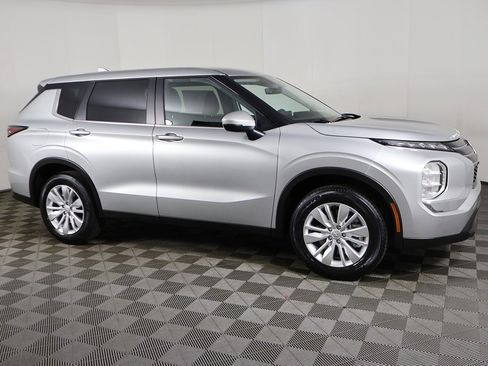 New 2025 Mitsubishi Outlander ES image 18