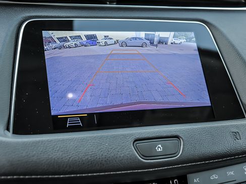 Used 2019 Cadillac XT4 Luxury w/ Cold Weather Package FWD image 33