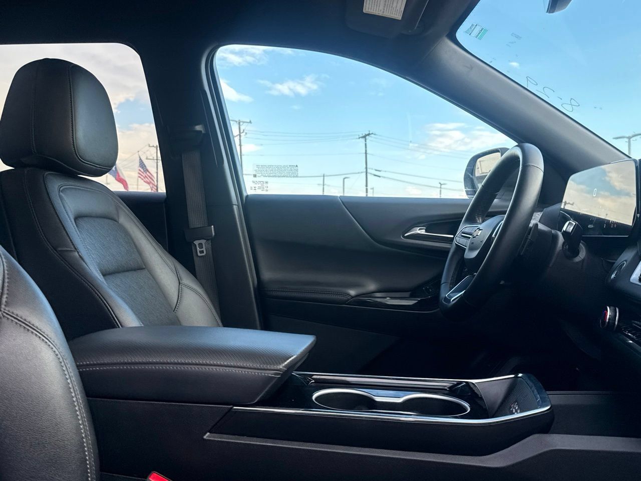 Used 2025 Chevrolet Equinox LT w/ Convenience Package II FWD image 28