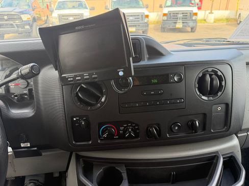 Used 2013 Ford E-150 and Econoline 150 w/ PWR Group RWD image 21