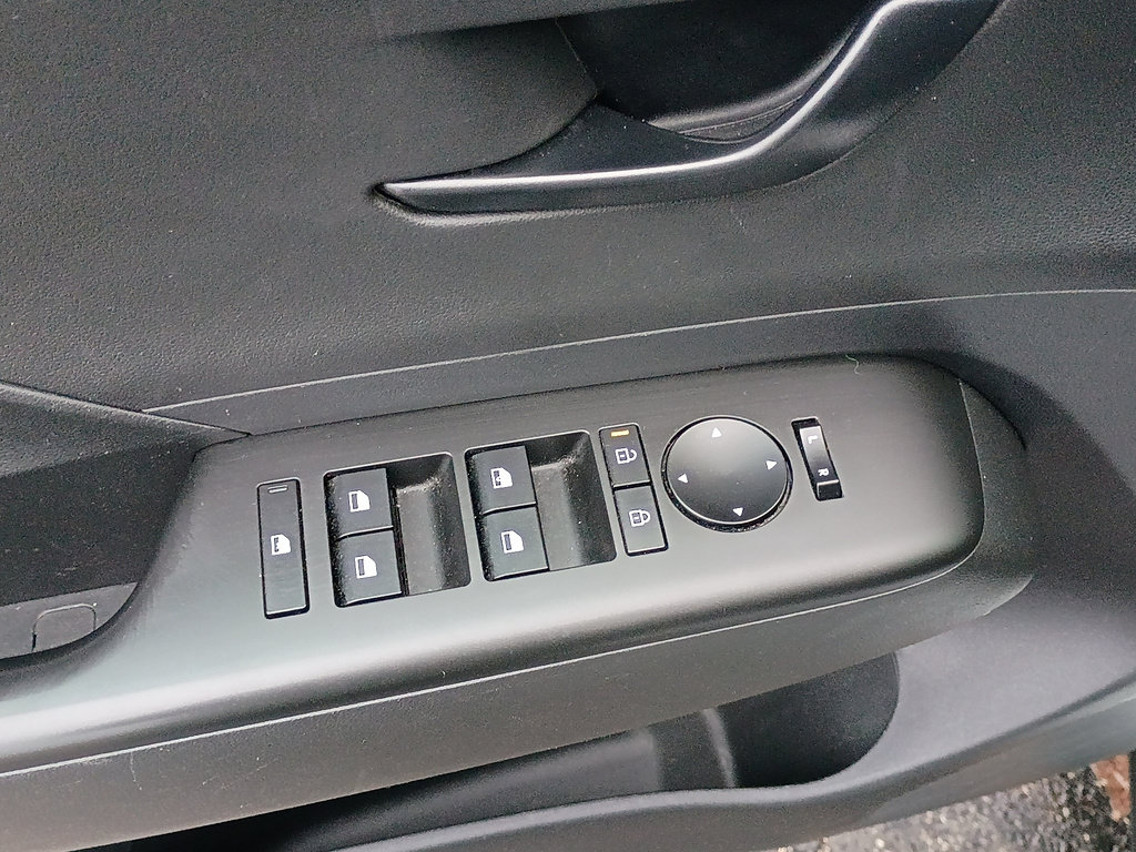 Used 2025 Hyundai Kona SEL FWD image 17