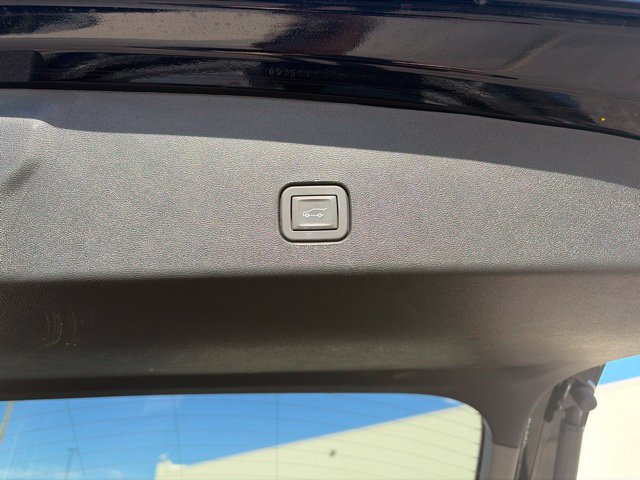 Used 2026 Cadillac Optiq Sport 2 w/ LPO, Floor Liner Package AWD/4WD image 17