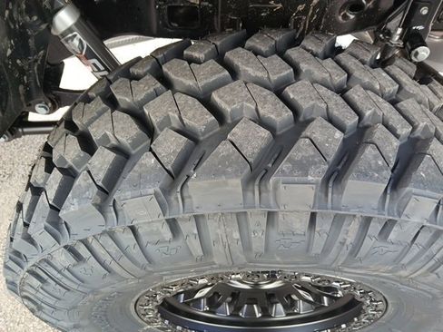 New 2025 Jeep Gladiator Sport image 16