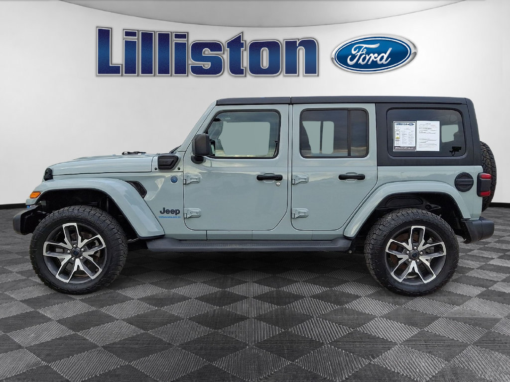 Used 2024 Jeep Wrangler Unlimited w/ Convenience Group AWD/4WD image 8