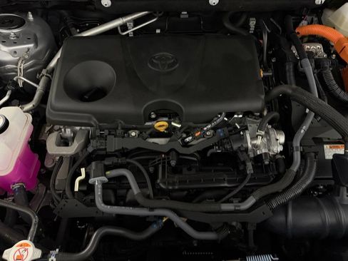 Used 2025 Toyota RAV4 XLE AWD/4WD image 33