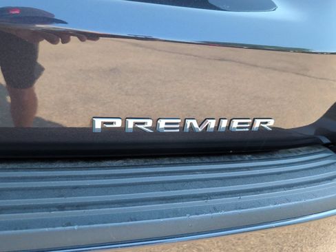 Used 2025 Chevrolet Suburban Premier AWD/4WD image 27