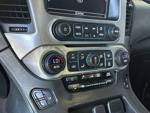 Used 2017 GMC Yukon XL SLT w/ Premium Edition AWD/4WD image 40