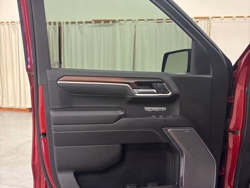 Used 2024 GMC Sierra 1500 Denali w/ Technology Package AWD/4WD image 18