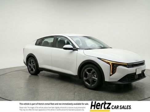 Used 2025 Kia K4 LXS image 1