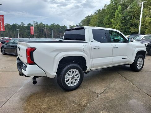 Certified 2026 Toyota Tacoma SR5 AWD/4WD image 10