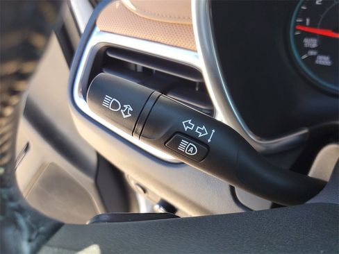 Used 2021 Chevrolet Equinox Premier image 27