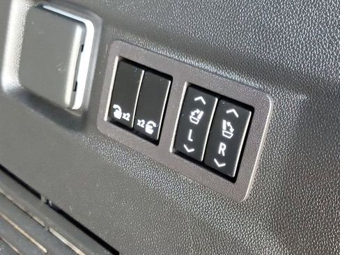 Used 2024 GMC Yukon AT4 w/ Technology Package AWD/4WD image 36