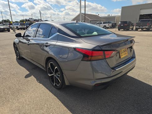 Used 2023 Nissan Altima 2.5 SR w/ SR Premium Package FWD image 5