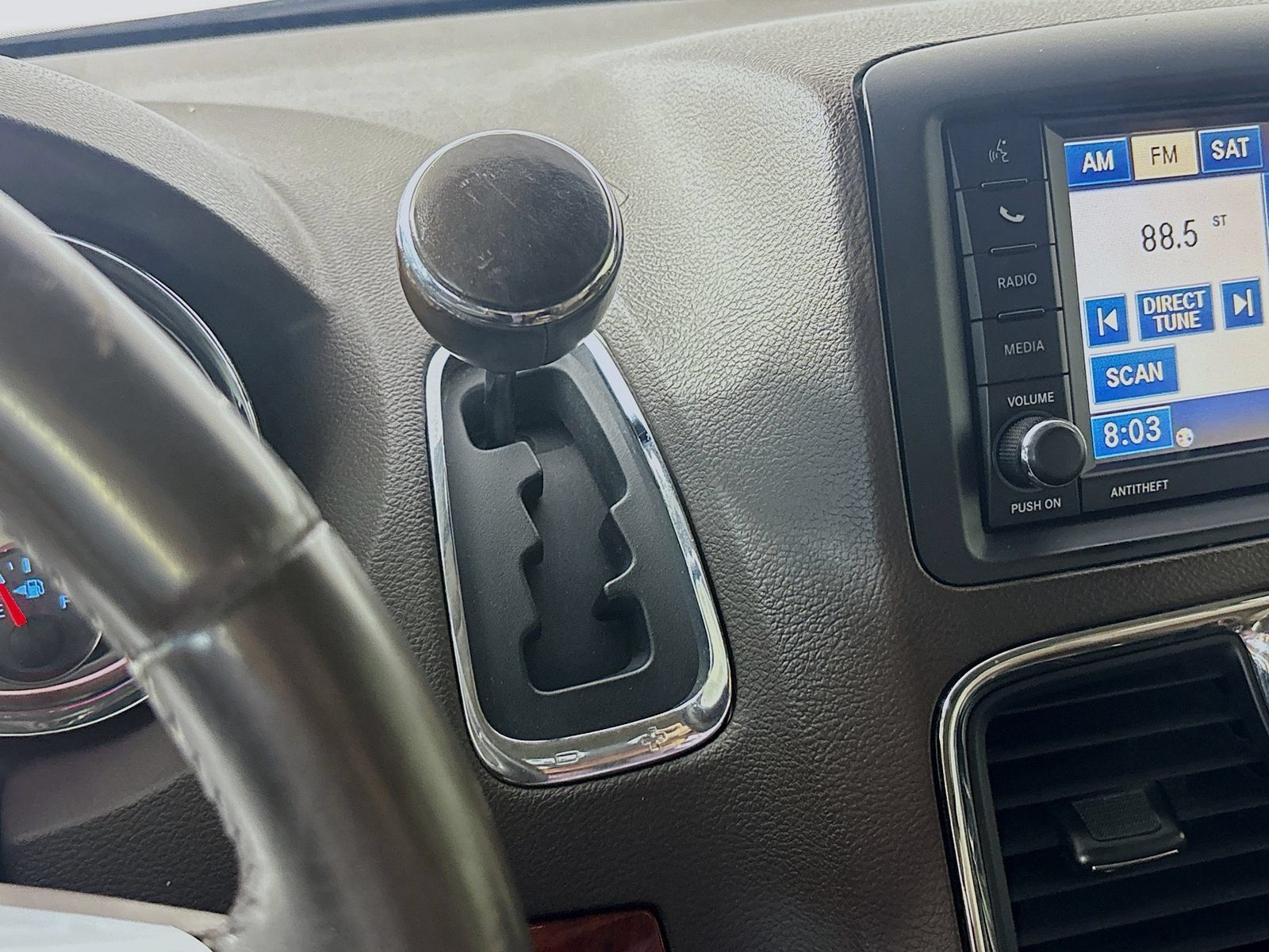 Used 2012 Chrysler Town & Country Touring w/ Entertainment Group #1 FWD image 16