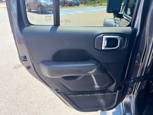 Used 2020 Jeep Gladiator Overland AWD/4WD image 10