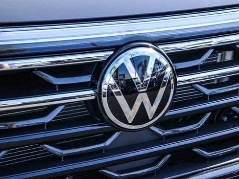 New 2026 Volkswagen Atlas Peak Edition image 18