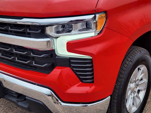 Used 2025 Chevrolet Silverado 1500 LT image 5